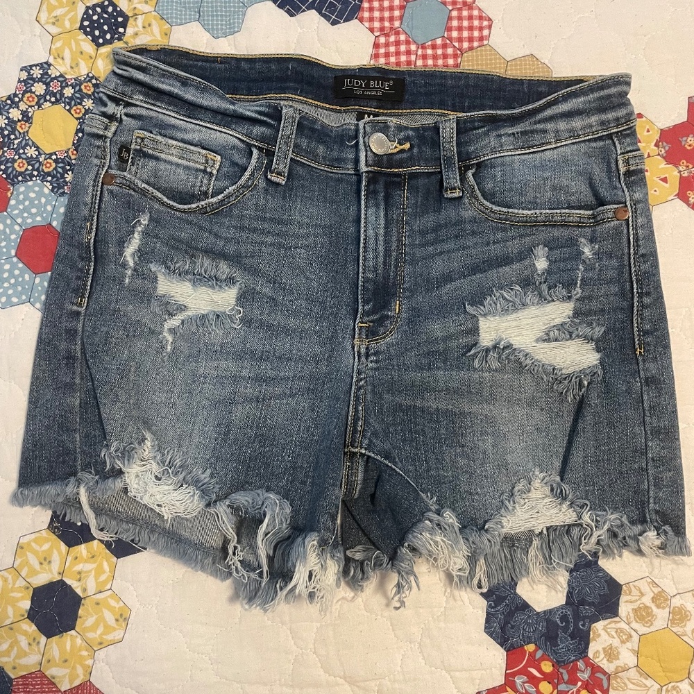 Judy blue distressed denim shorts
